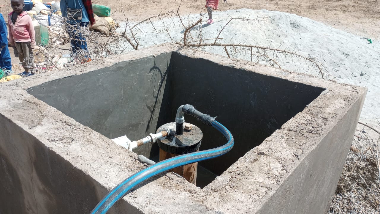 Reinforced concrete sanitary wellhead chamber and protective collar